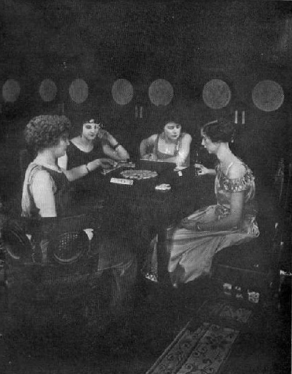 flappers play mahjong, from mahjongmuseum.com